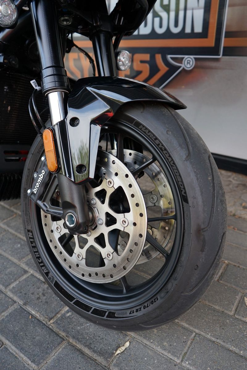 Fahrzeugabbildung Harley-Davidson Pan America 1250 ST-17 Zoll-Supermoto-Neuwertig