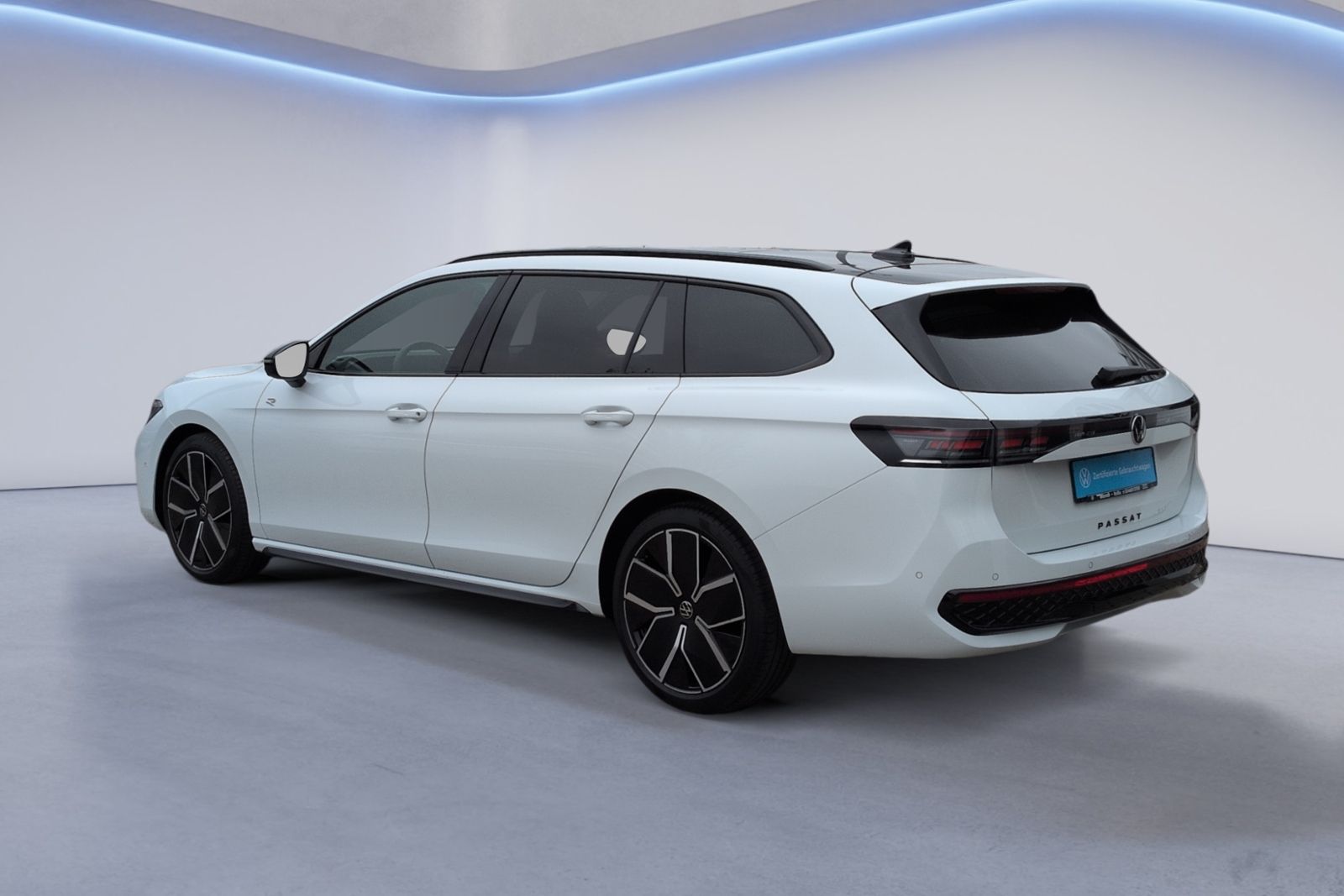 Passat R-Line 2.0 TDI 4MO DSG PANO+STHZ+AHK+