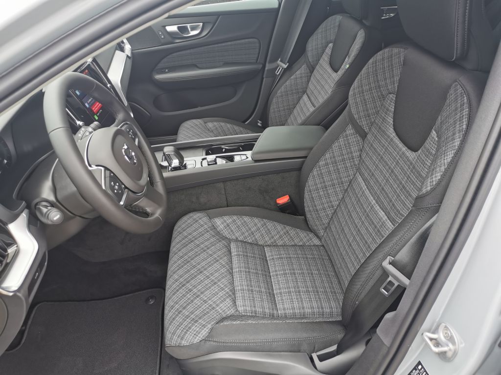 Fahrzeugabbildung Volvo V60 B3 B Core+LED+Kamera+BLIS+