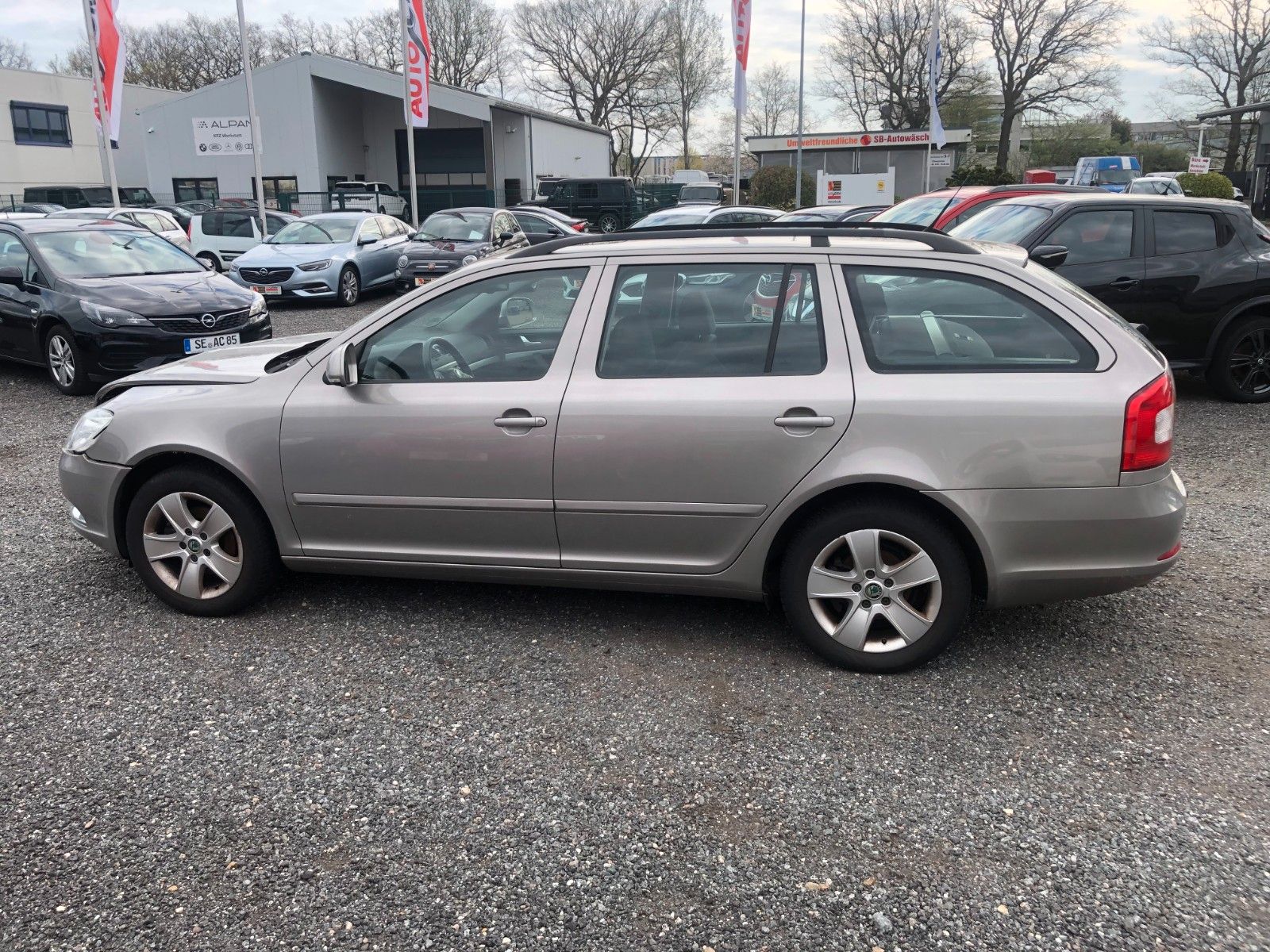 Fahrzeugabbildung SKODA Octavia Combi Elegance Unfall Front