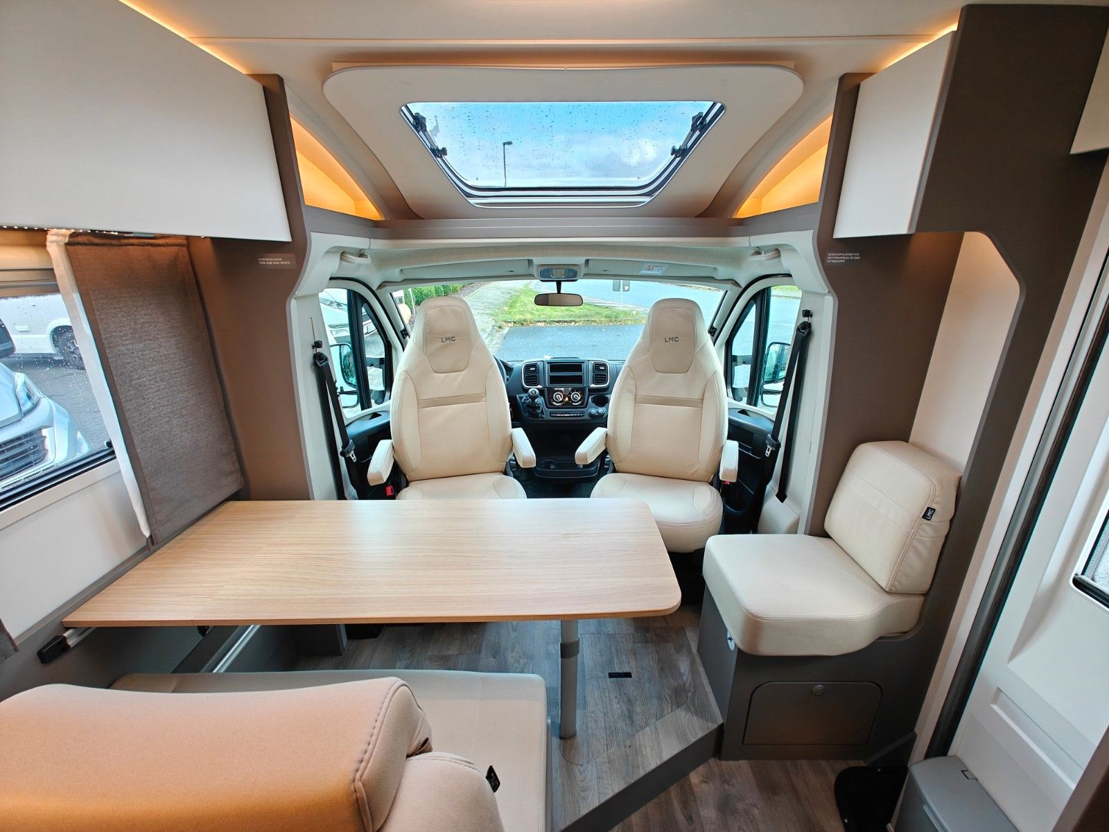 Fahrzeugabbildung LMC Tourer T 660 G -  663 70 Jahre, 140PS -