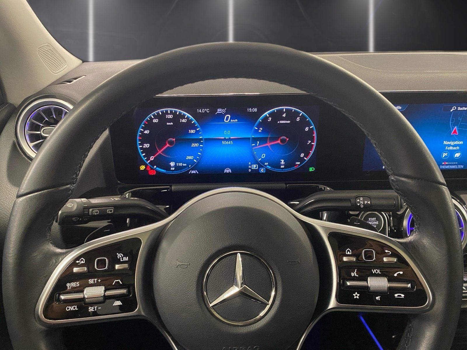 Fahrzeugabbildung Mercedes-Benz GLA 200 Progressive*AHK*Pano*Distron*360°*MBeam*