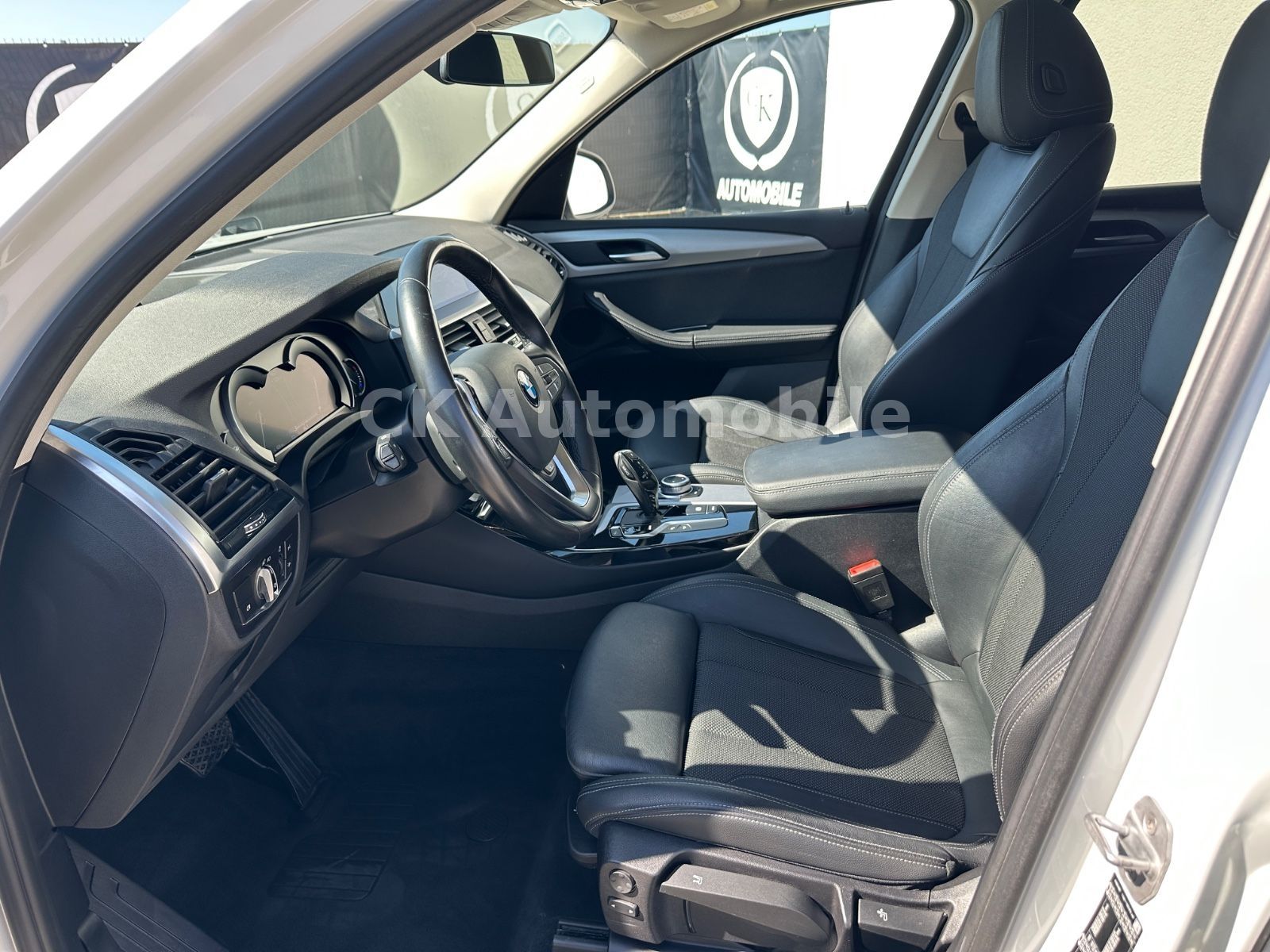 Fahrzeugabbildung BMW X3 xDrive20d Advantage/Navi/Head-Up/Pano/AHK