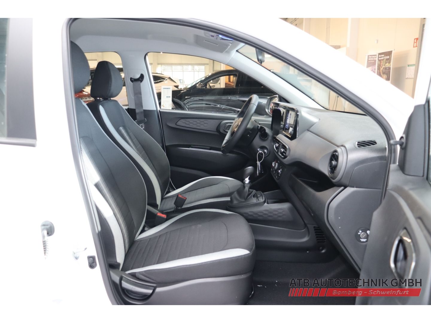 Fahrzeugabbildung Hyundai i10 Select MY25 1.0 Benzin 63 PS 5-MT 2WD Navi A