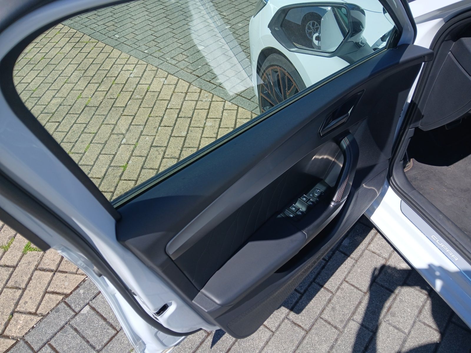 Fahrzeugabbildung CUPRA Leon Sportstourer VZ 4Drive DSG LED Navi ACC RFK