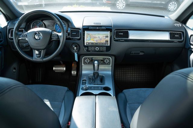 Fahrzeugabbildung Volkswagen TOUAREG 3.0 TDI V6 R-LINE PLUS PANO AHK MEMORY