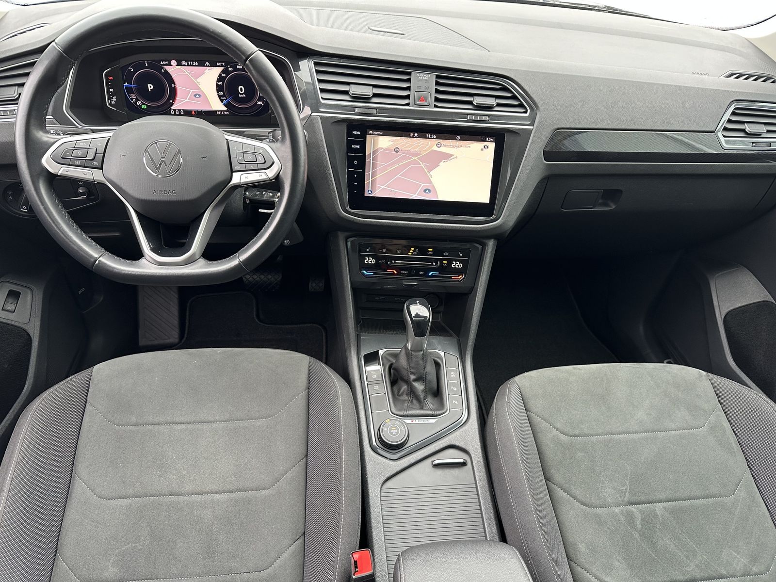 Fahrzeugabbildung Volkswagen Tiguan 4Motion Elegance/Sport NAV+LED+PANO+19ZO