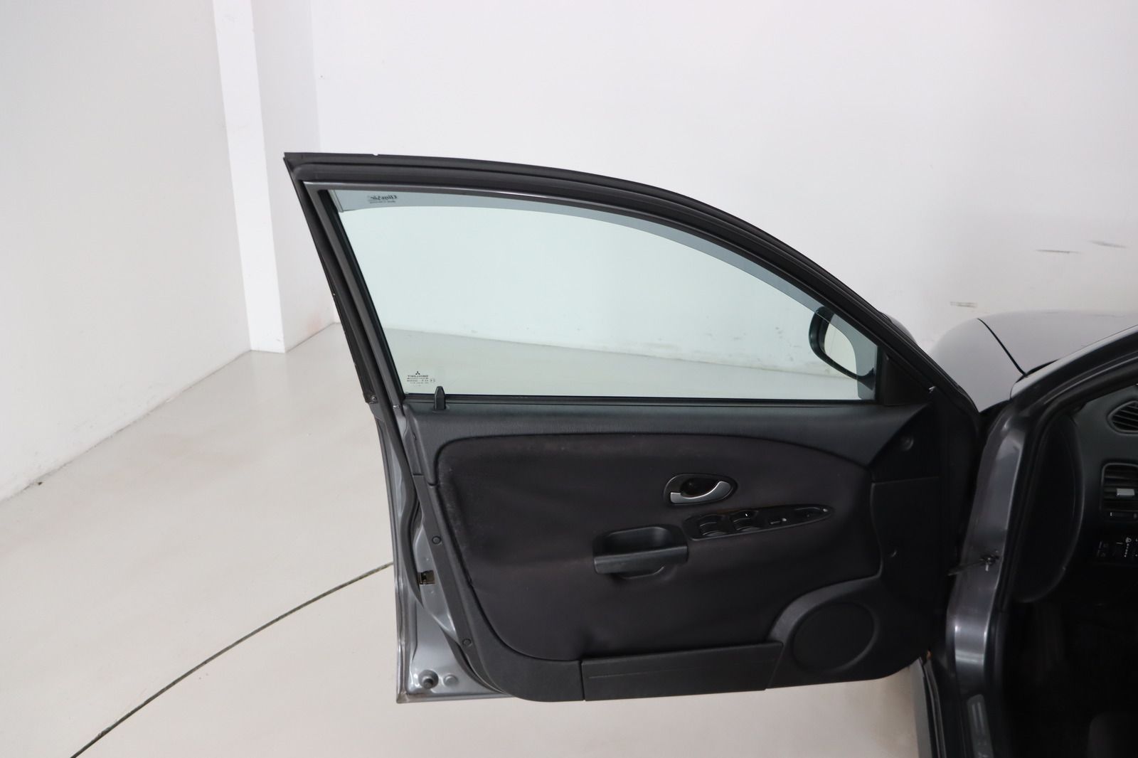 Fahrzeugabbildung Mitsubishi Carisma 1.6 Avance Automatik * HU/AU 03.28