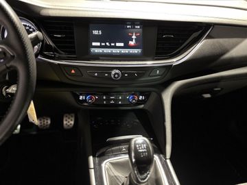 Fotografie des Opel Insignia Sports Tourer 1.5 DI Turbo Dynamic LED