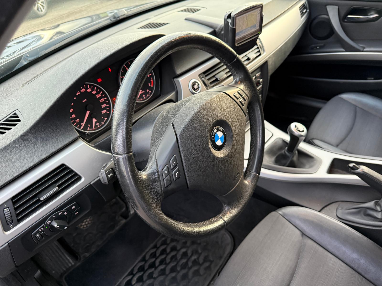 BMW 320 2007 — photo 18