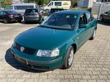 Volkswagen Passat 1.6 Comfor./ 1.Hand / Scheckheftgepflegt - Volkswagen Passat: Grün