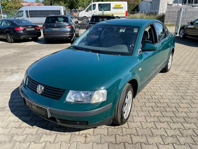 Volkswagen Passat 1.6 Comfor./ 1.Hand / Scheckheftgepflegt