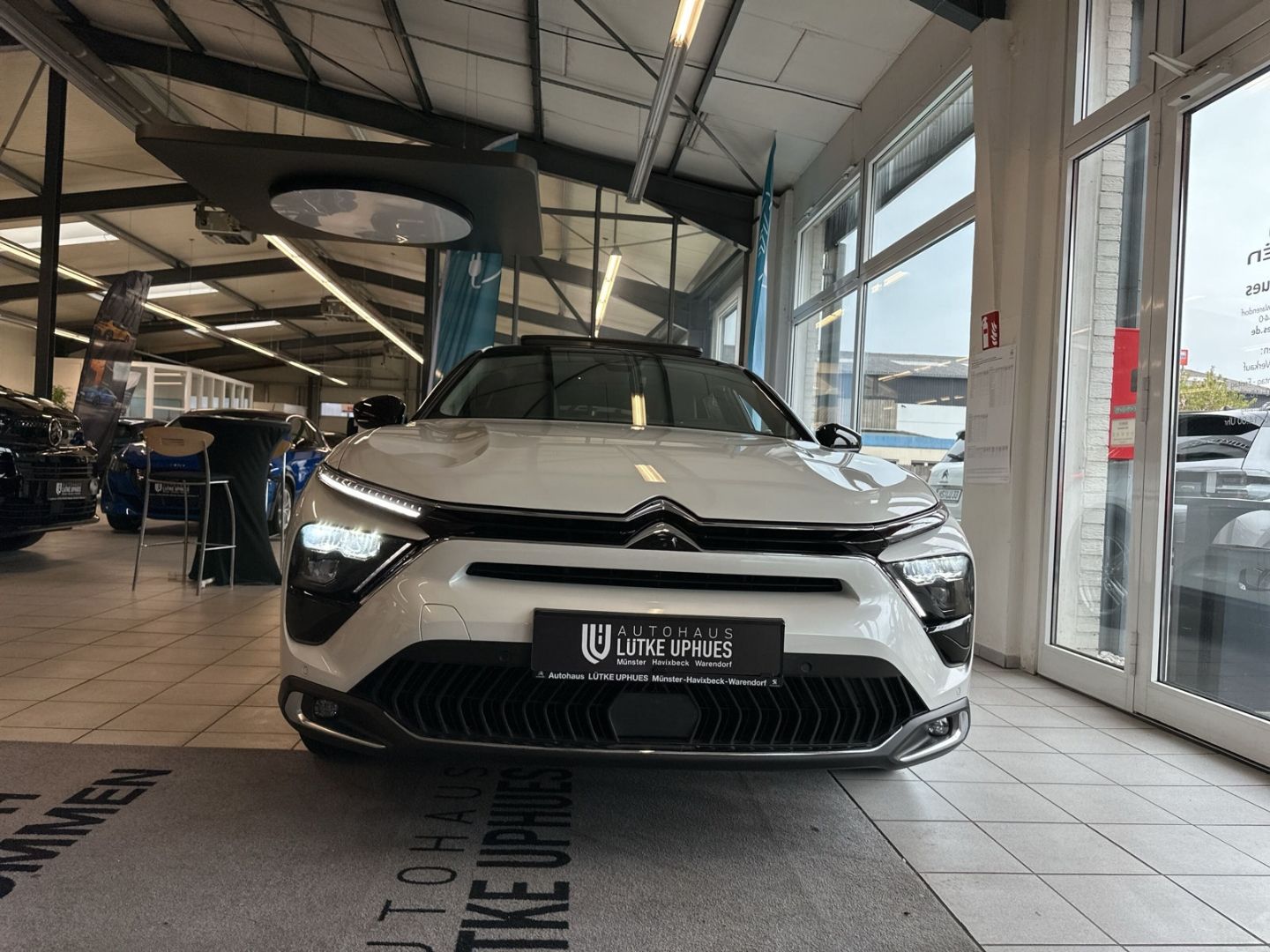 Fahrzeugabbildung Citroën C5X Plug-in 225 EAT8 Shine Pack Navi Panodach