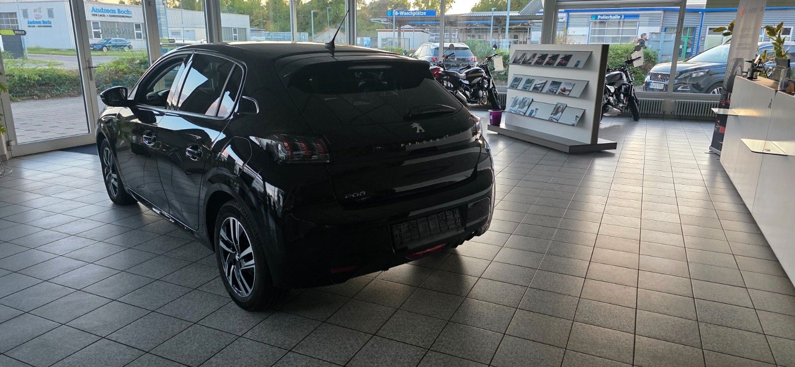 Peugeot 208 PureTech 100 Allure imagem 3