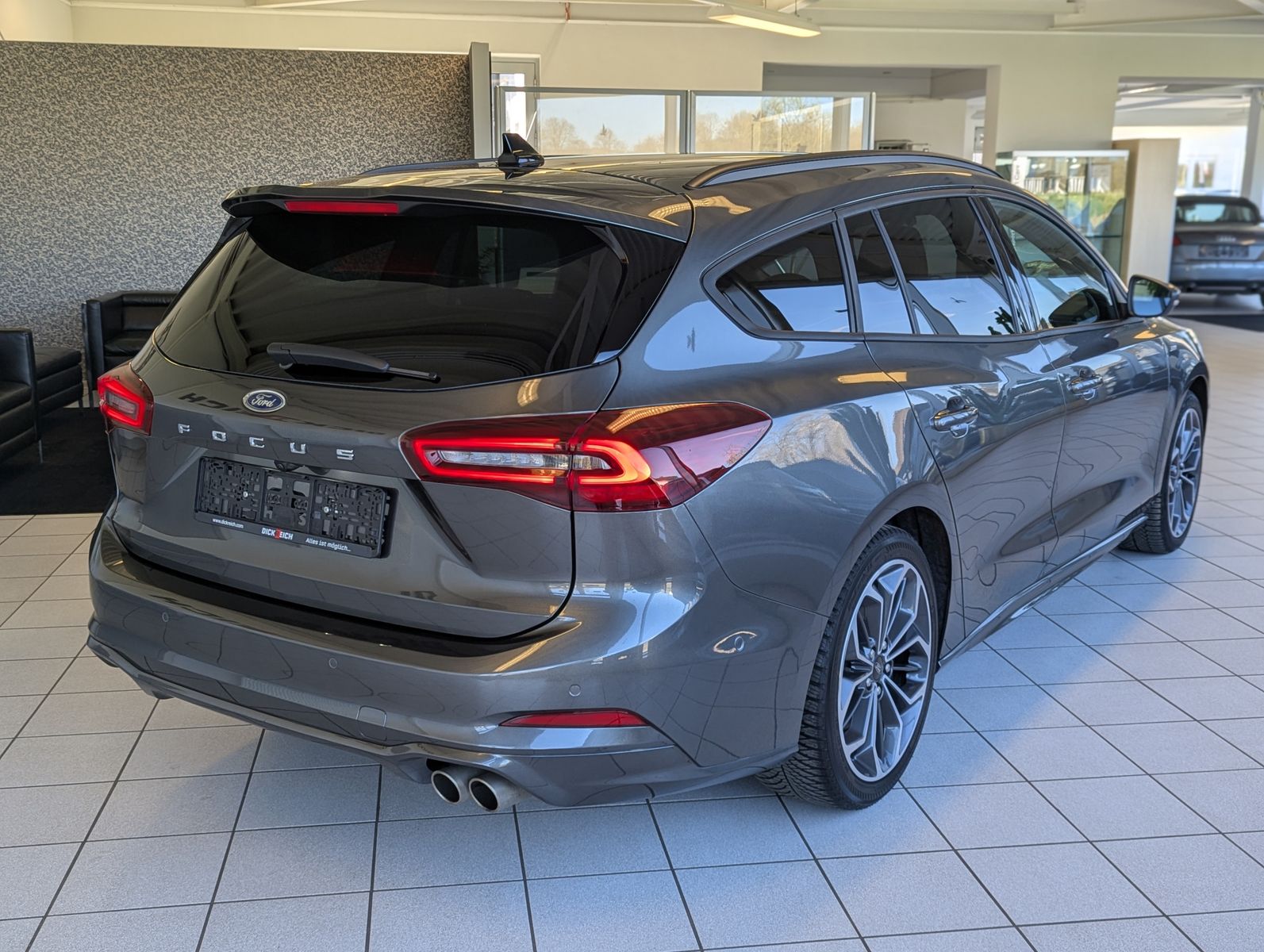 Fahrzeugabbildung Ford Focus 1.0 ST-Line X Styling Matrix B&O Pano 18"