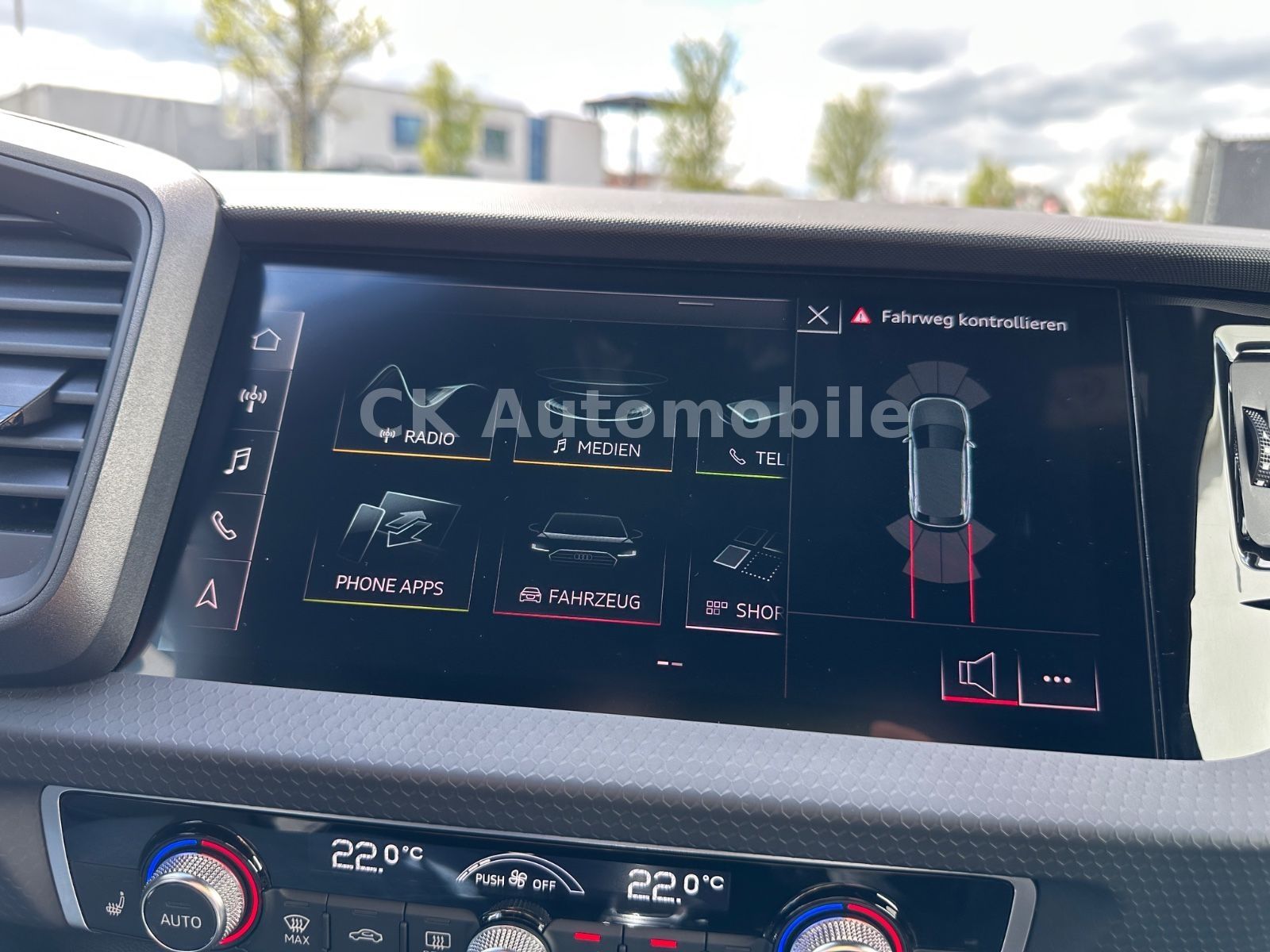 Fahrzeugabbildung Audi A1 Sportback 30 TFSI DSG S-Line/MMI Plus/PDC