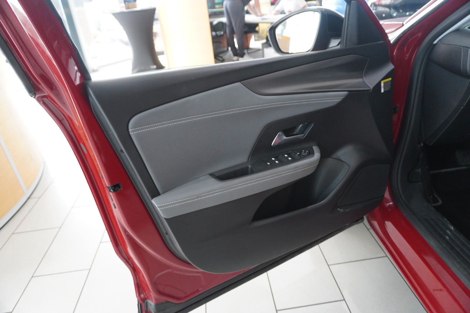Fahrzeugabbildung Opel Mokka 1.2T ELEGANCE NAVI/LED/KAMERA/SH/SPORT/DAB
