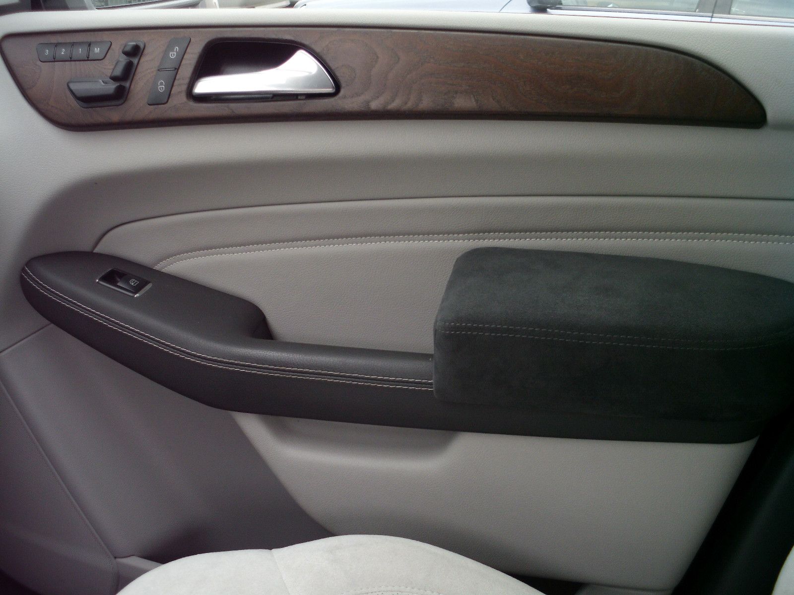 Fahrzeugabbildung Mercedes-Benz ML 400 / ILS/360Cam/Harman-Kardon/Airmatic