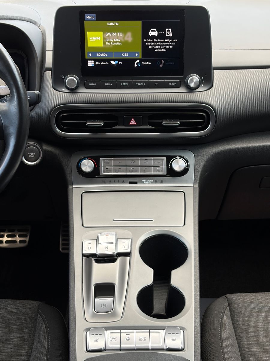 Fahrzeugabbildung Hyundai KONA E Select 2WD ACC LKAS SHZ LHZ CAM CarPlay