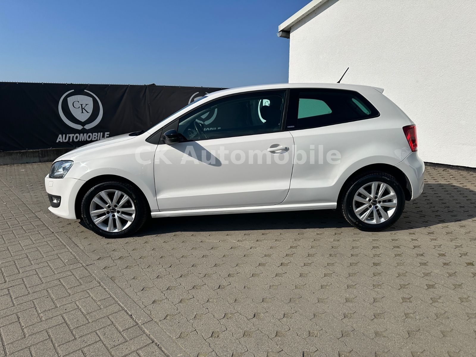 Fahrzeugabbildung Volkswagen Polo V Style 1.2 TSI/Klima/Bi-Xenon/Tempomat/PDC