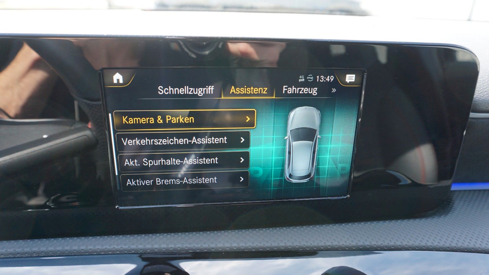 Fahrzeugabbildung Mercedes-Benz A 200 AMG Line,Navi, Keyless,Night-Pak,Panorama