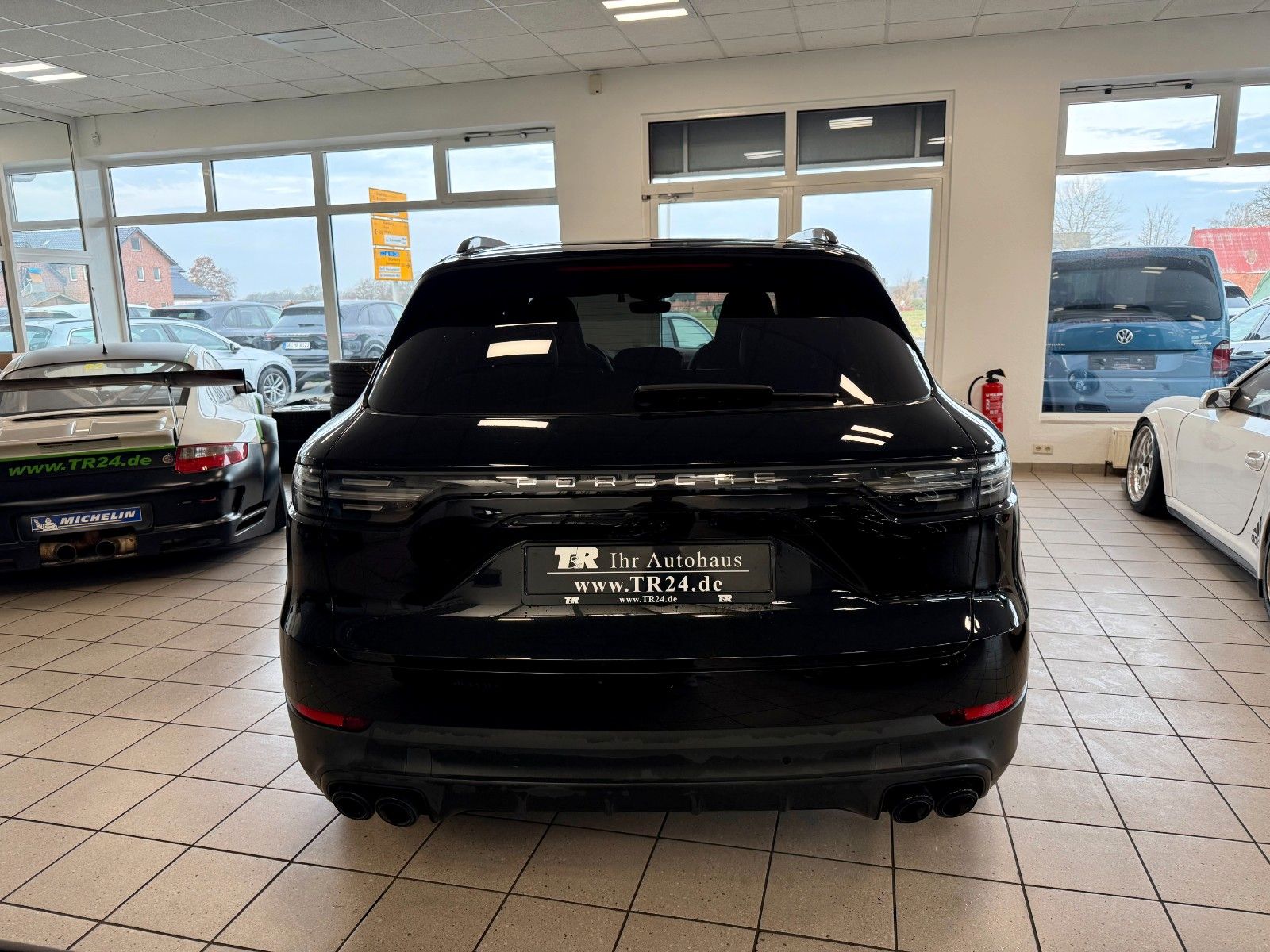 Fahrzeugabbildung Porsche Cayenne E-Hybrid Luftfederung, Panorama, HeadUP