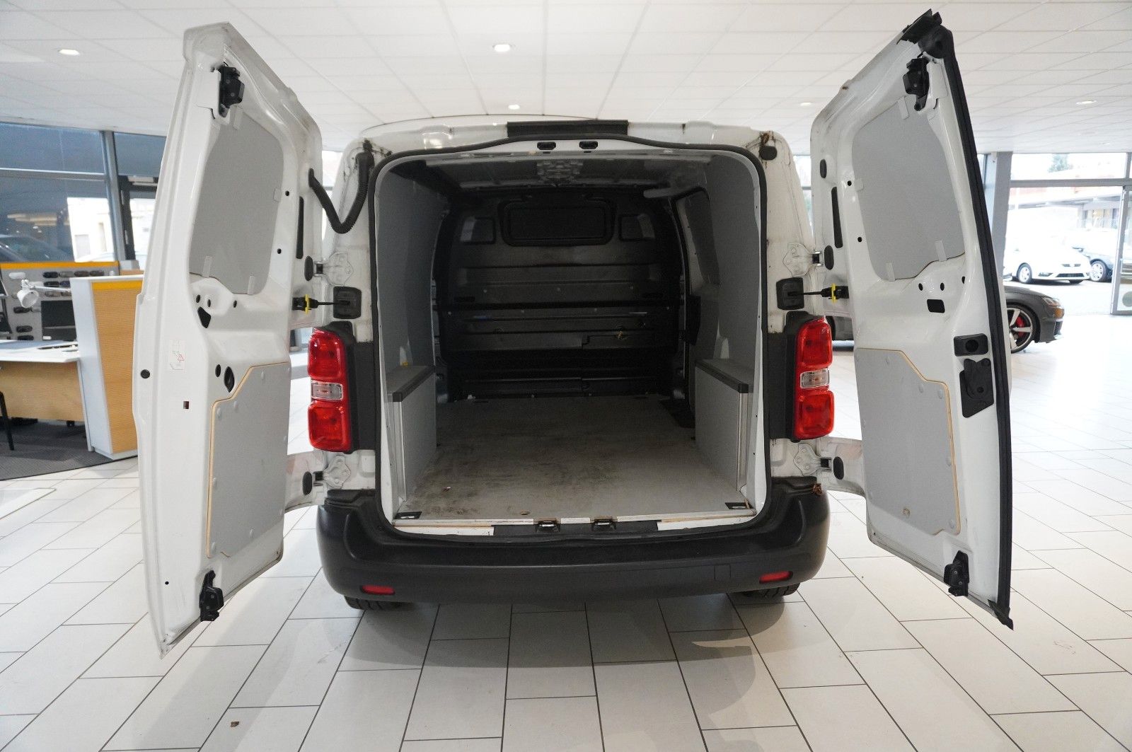 Fahrzeugabbildung Opel Vivaro Cargo 1.5D M EDITION KLIMA/DAB+/PDC/TEMP.