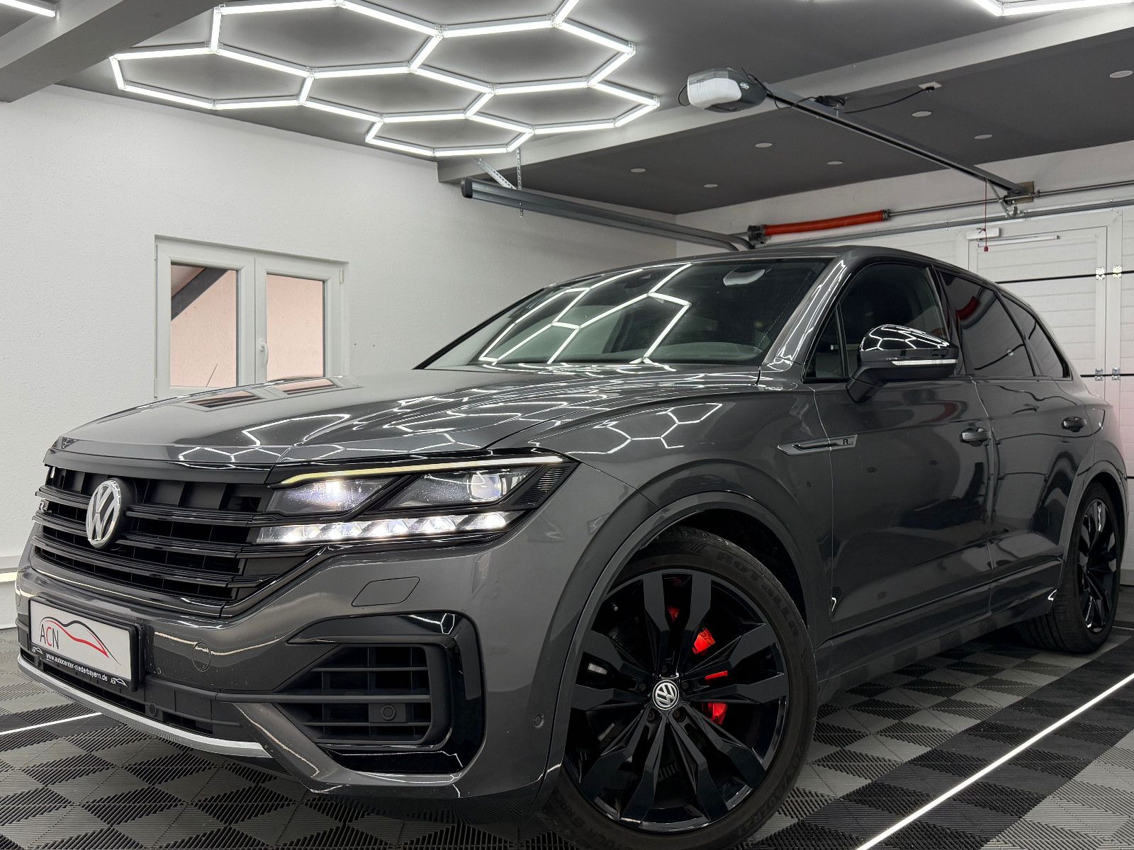 Fahrzeugabbildung Volkswagen Touareg 4Motion R-LINE/DAB+/MATRIX IQ/AHK/21 ZO