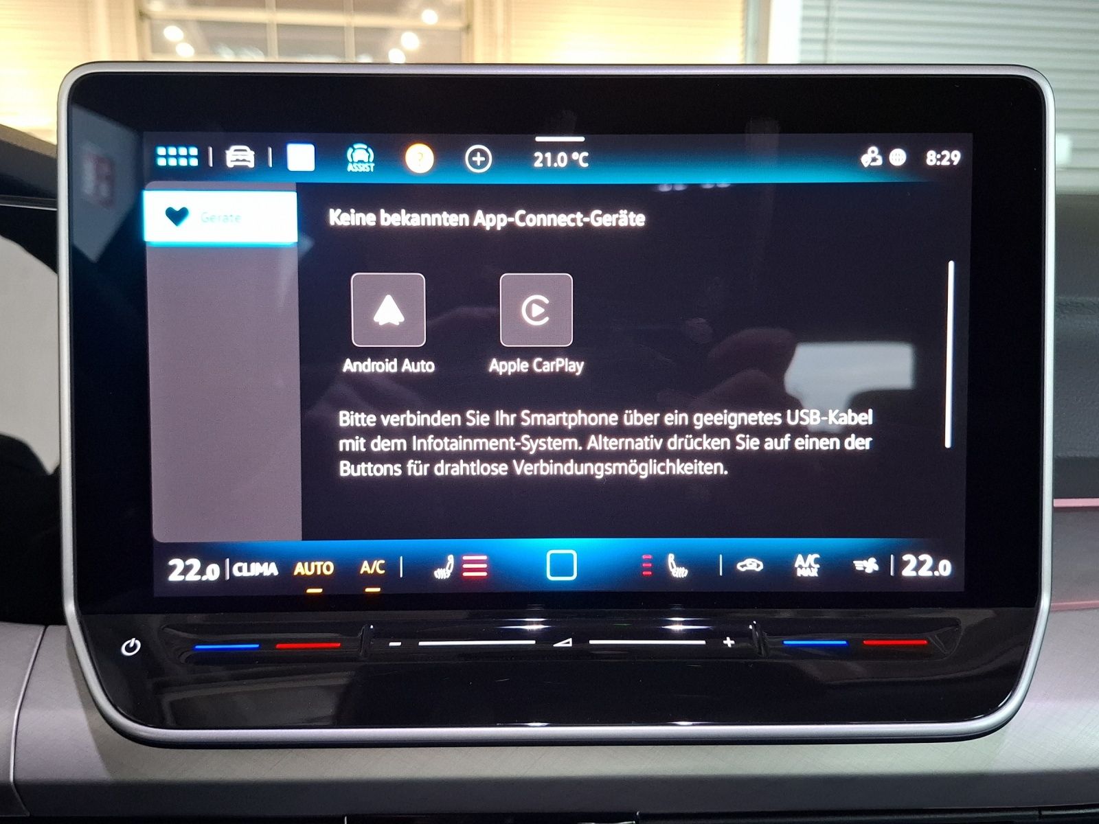Fahrzeugabbildung Volkswagen Golf VIII TSI Life LED CarPlay AID ACC RFK SHZ