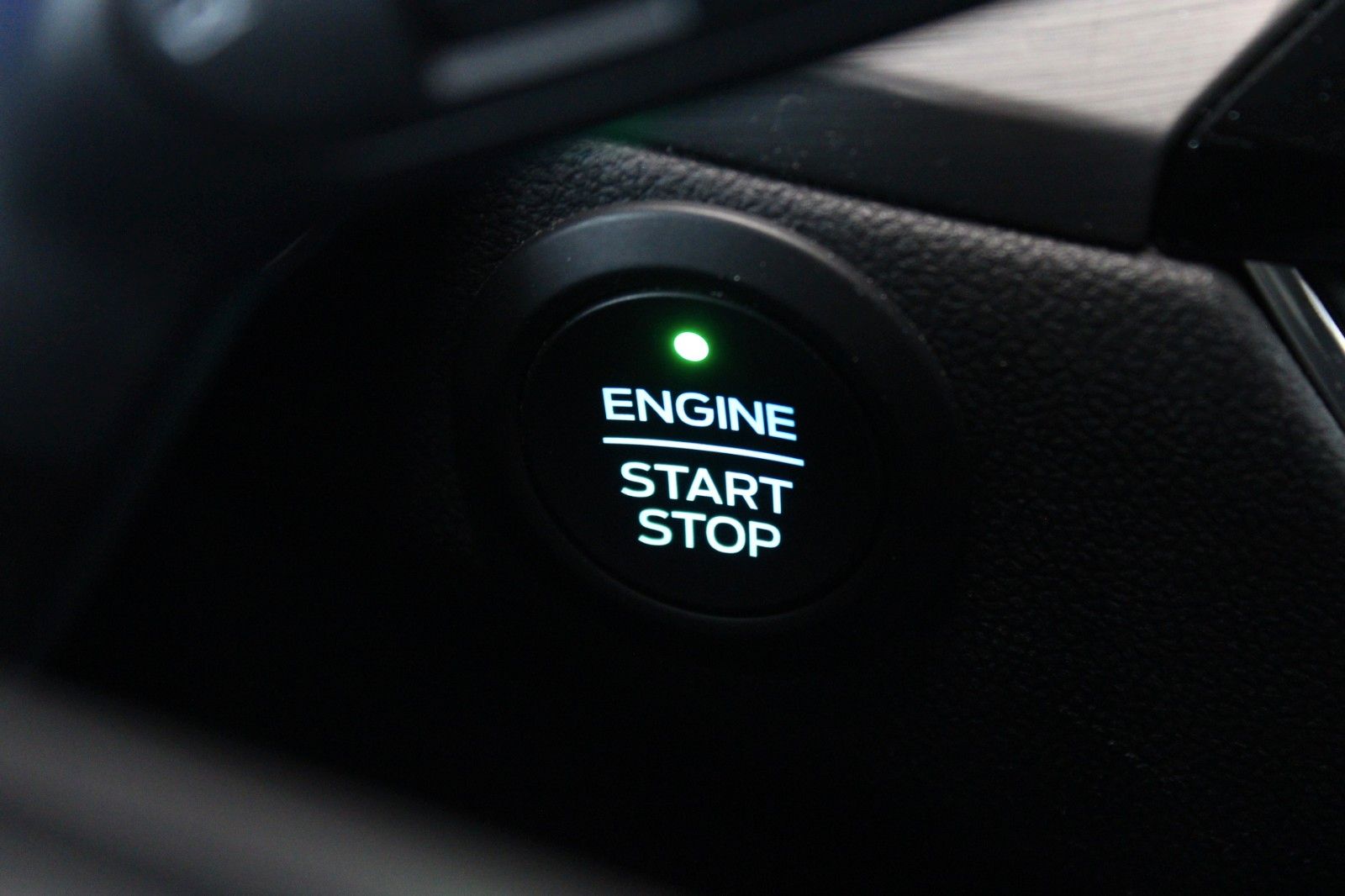 Fahrzeugabbildung Ford Kuga PHEV Titanium X ACC AHK HUD LED Cam WinterP