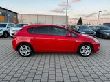 Opel Astra J Lim. 5-trg. Design Edition / EURO 5 - Opel Astra: Rot
