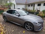 Alfa Romeo Giulia 2.2 Veloce Diesel Q4 Keyless - Alfa Romeo Giulia mit Diesel-Antrieb: Automatik