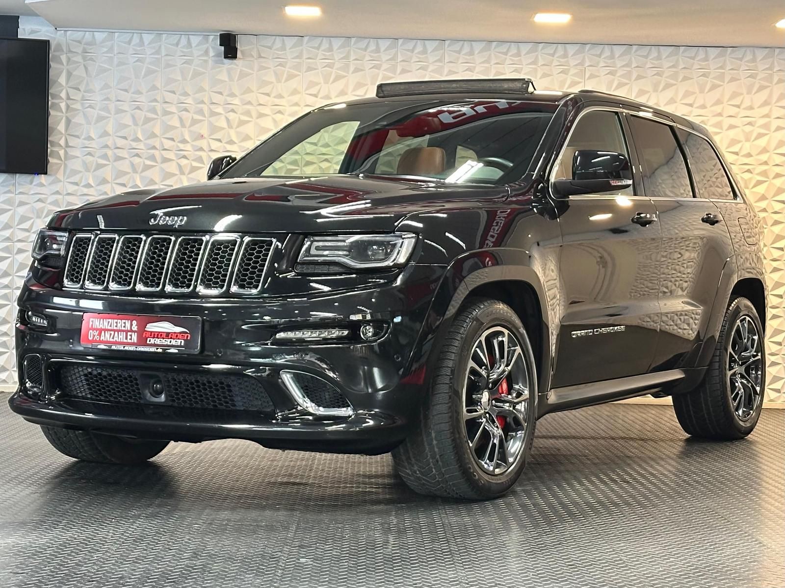 JEEP Grand Cherokee 6.4 HEMI SRT 4x4* BIXEN#AHK#PANO - Image 4