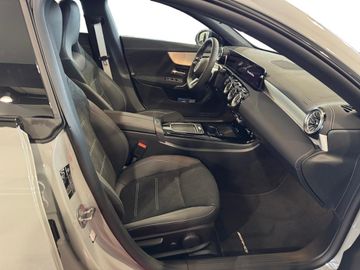 Mercedes CLA 180 - 4