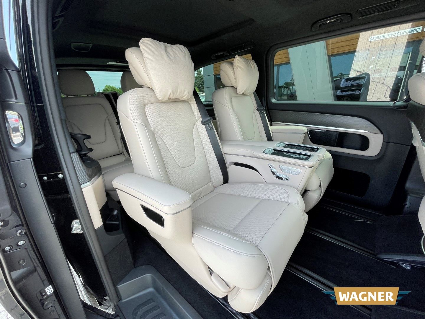 Fahrzeugabbildung Mercedes-Benz V 300 d AMG EXCLUSIVE Luxus Sitze  4MATIC Voll V