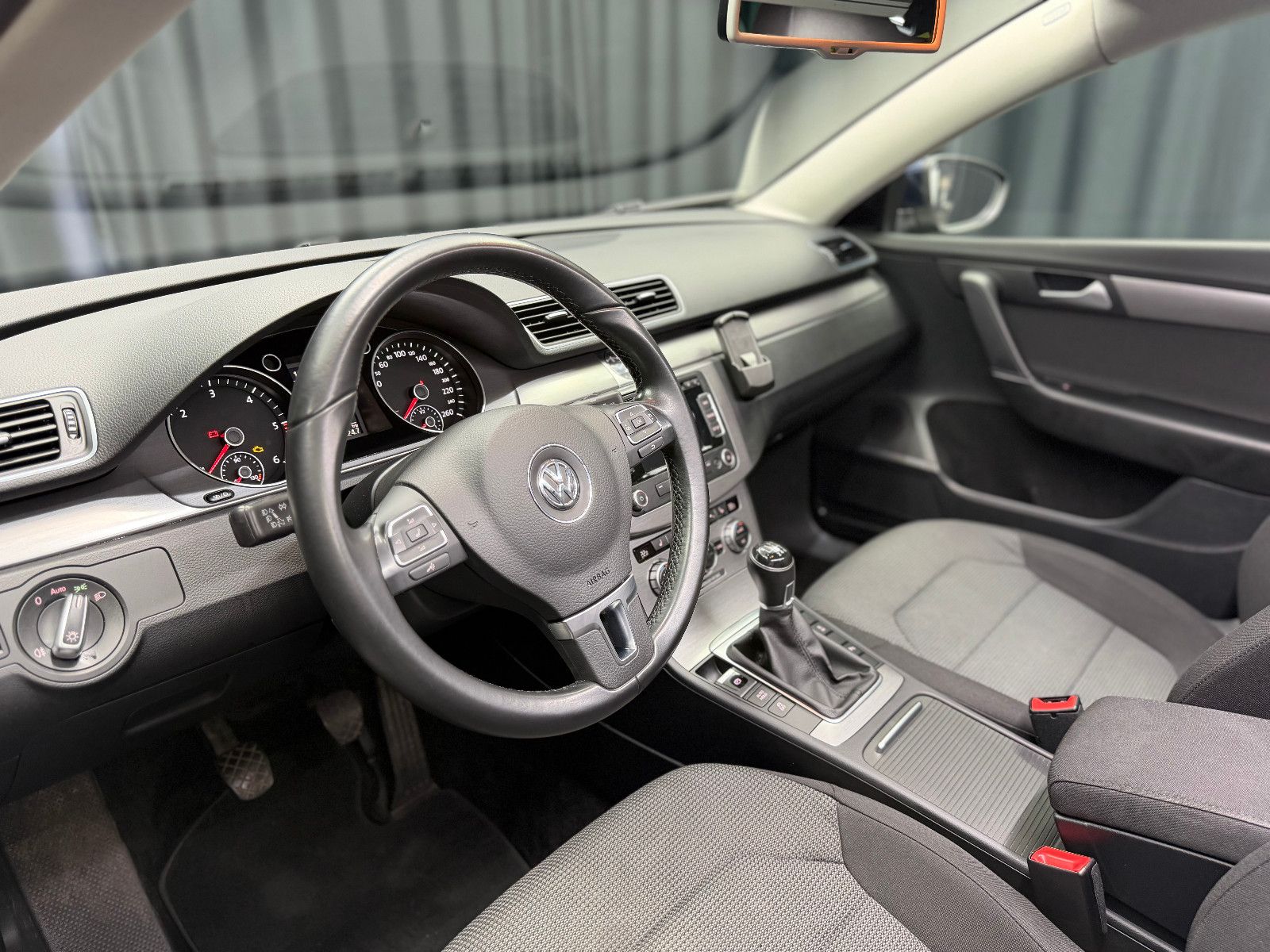 Fahrzeugabbildung Volkswagen Passat Lim. 2.0 TDI Comfortline|PDC|NAVI|AHK