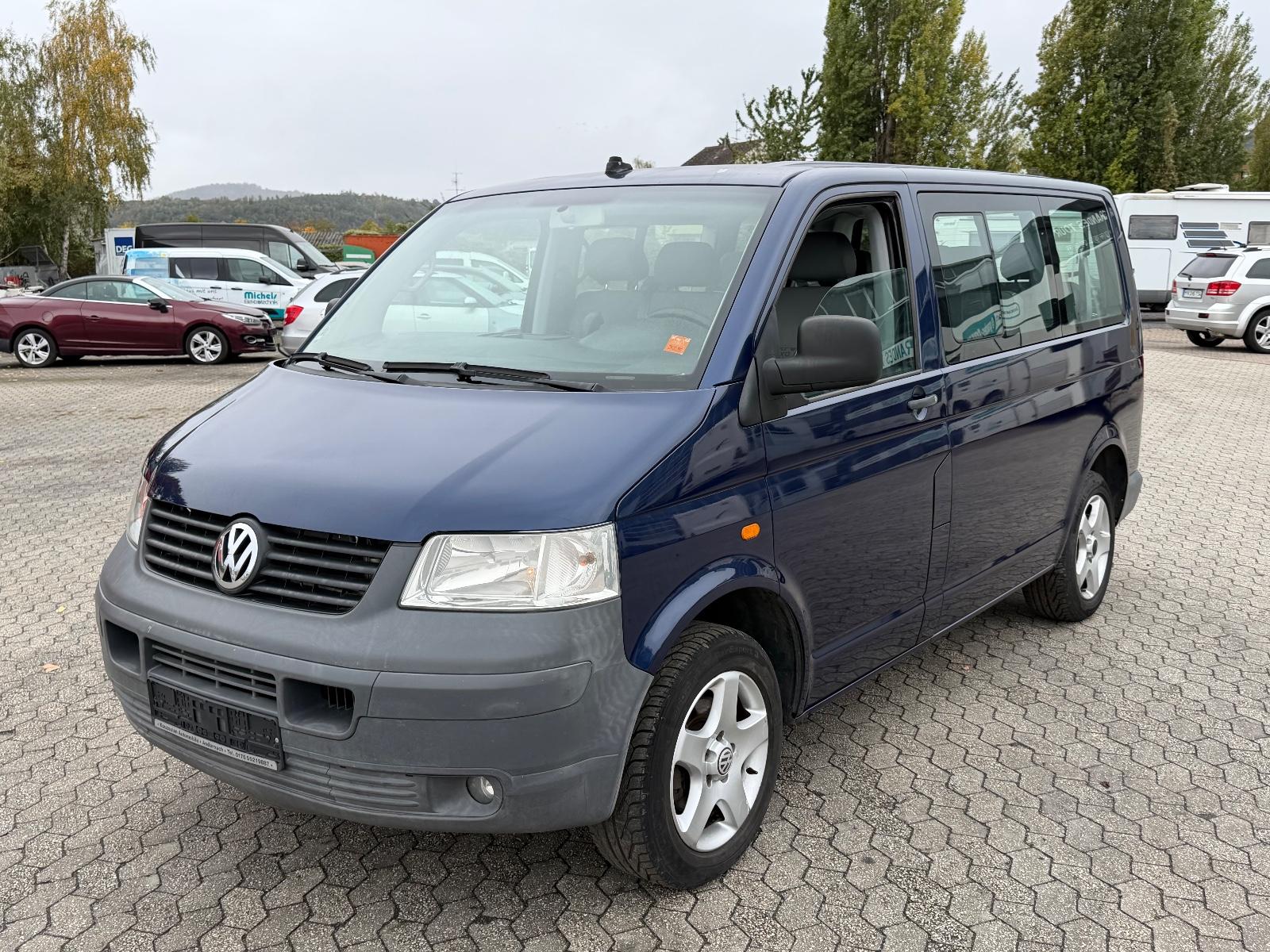 Volkswagen T5 Transporter Bus Shuttle