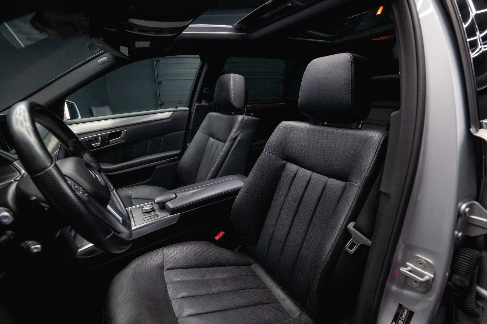 Fahrzeugabbildung Mercedes-Benz E 500 V8 CGI AMG Sport *Airmatic*Pano*ACC*H&K*