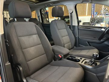 Volkswagen Touran *7 Sitzer*NAV*PANO**3-ZONEN*