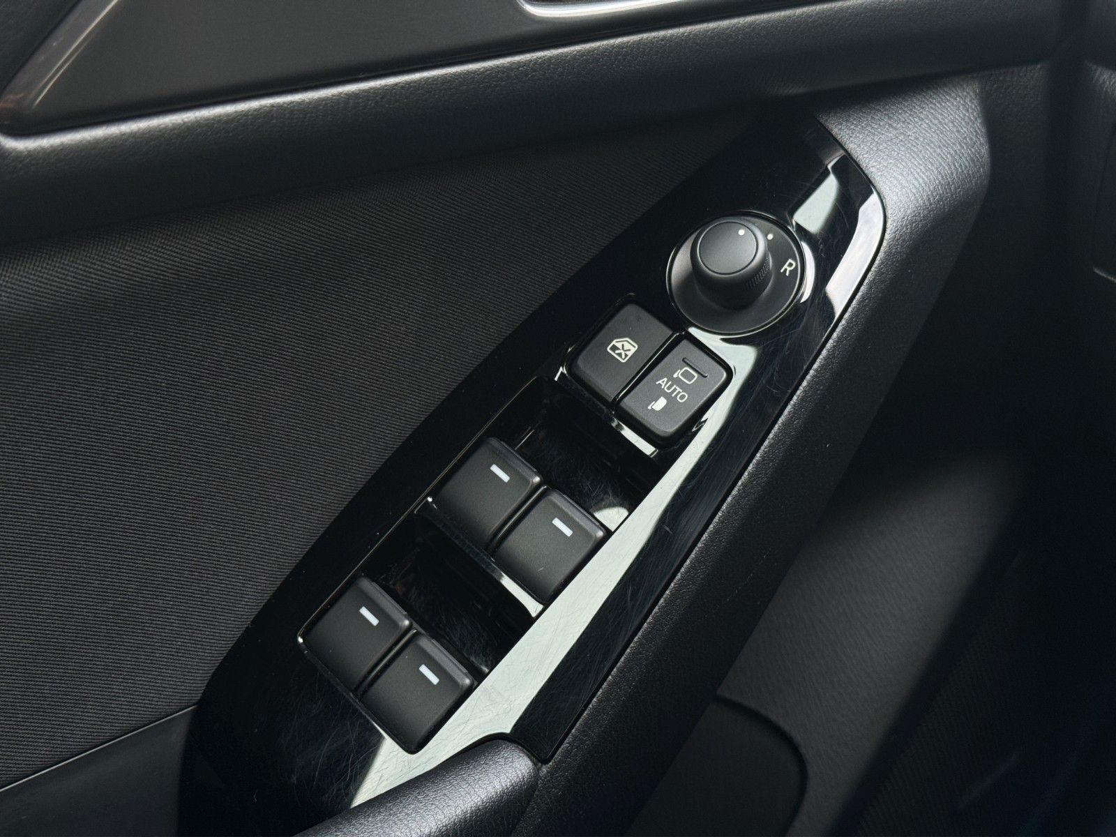 Fahrzeugabbildung Mazda 3 Lim. Sports-Line/Bose/LED/Kamera/Head-Up