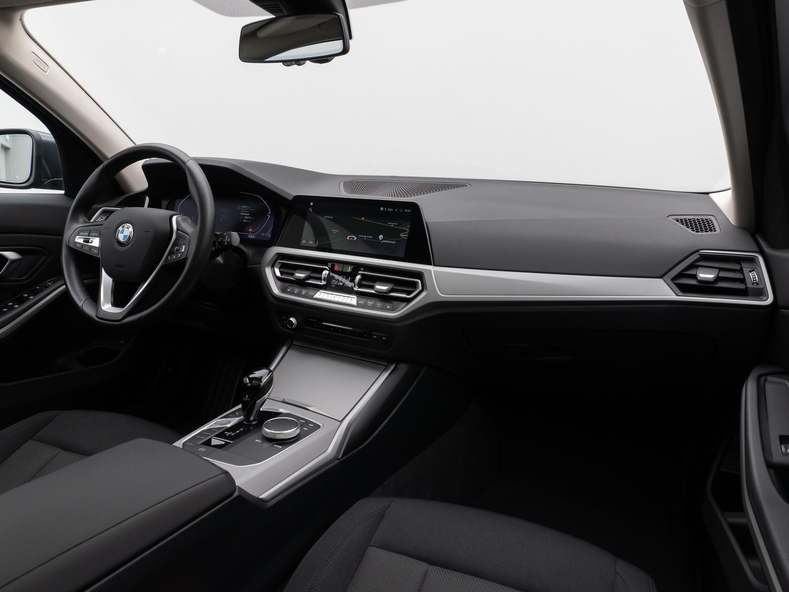 Fahrzeugabbildung BMW 320i Panorama DAB CockPitPr DrivAssist PDC Alarm