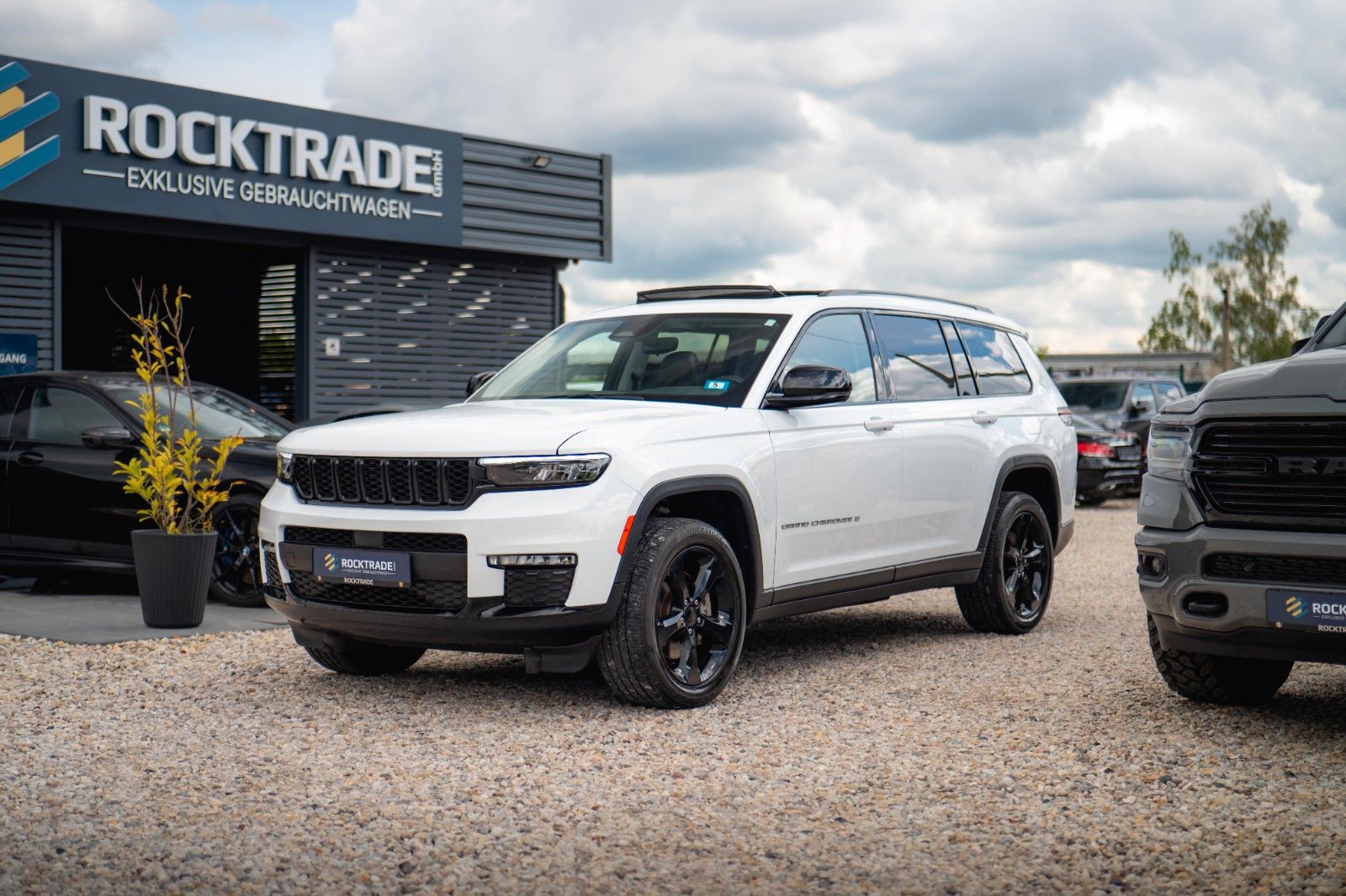 Fahrzeugabbildung Jeep Grand Cherokee 3.6 4x4 LIMITED L Night*ACC*Pano*