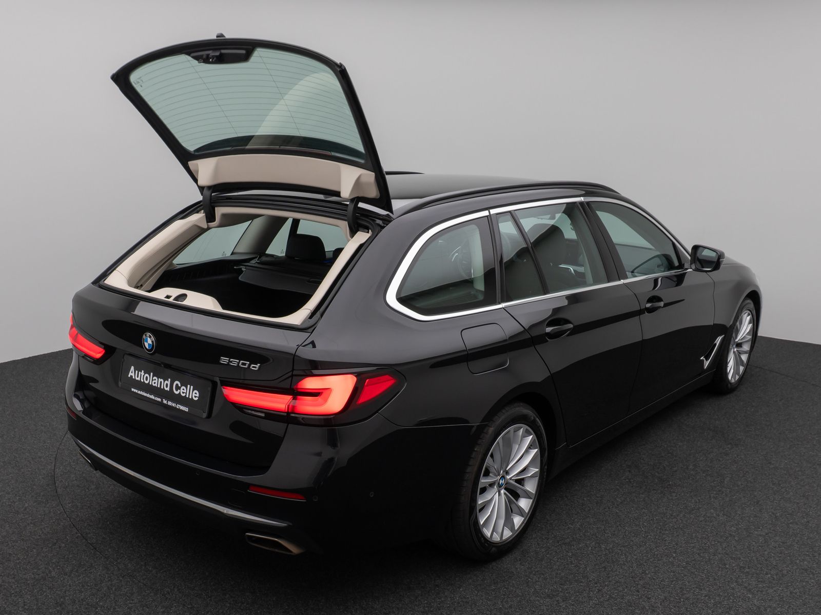 Fahrzeugabbildung BMW 530d LuxuryLine Kamera Laser HUD DAB ACC Komfort