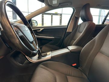 Volvo V60 Kombi Linje Business *Navi*Klima*AHK*Xenon*