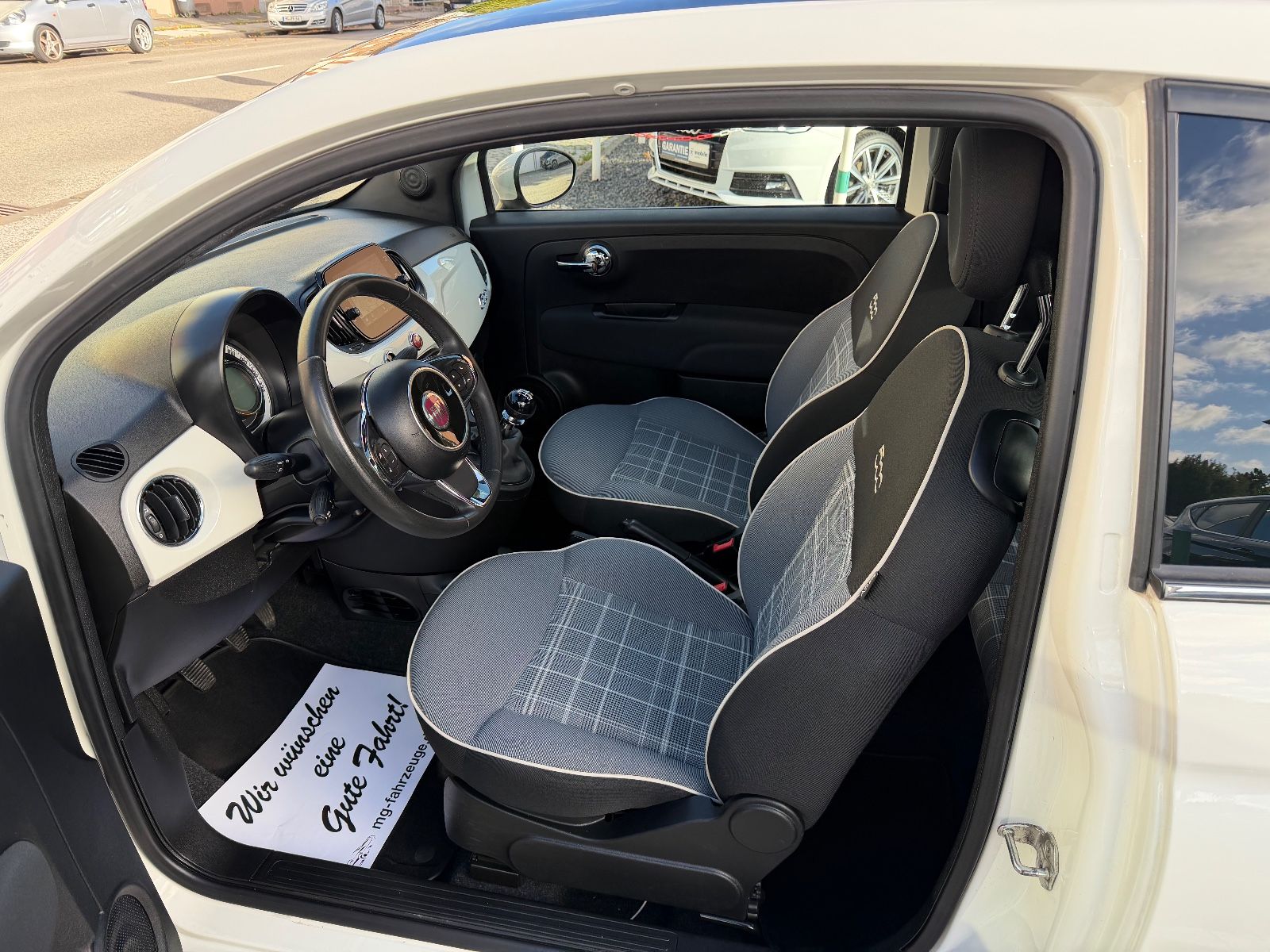 Fahrzeugabbildung Fiat 500 Lounge APPLE CAR PLAY PDC PANORAMA