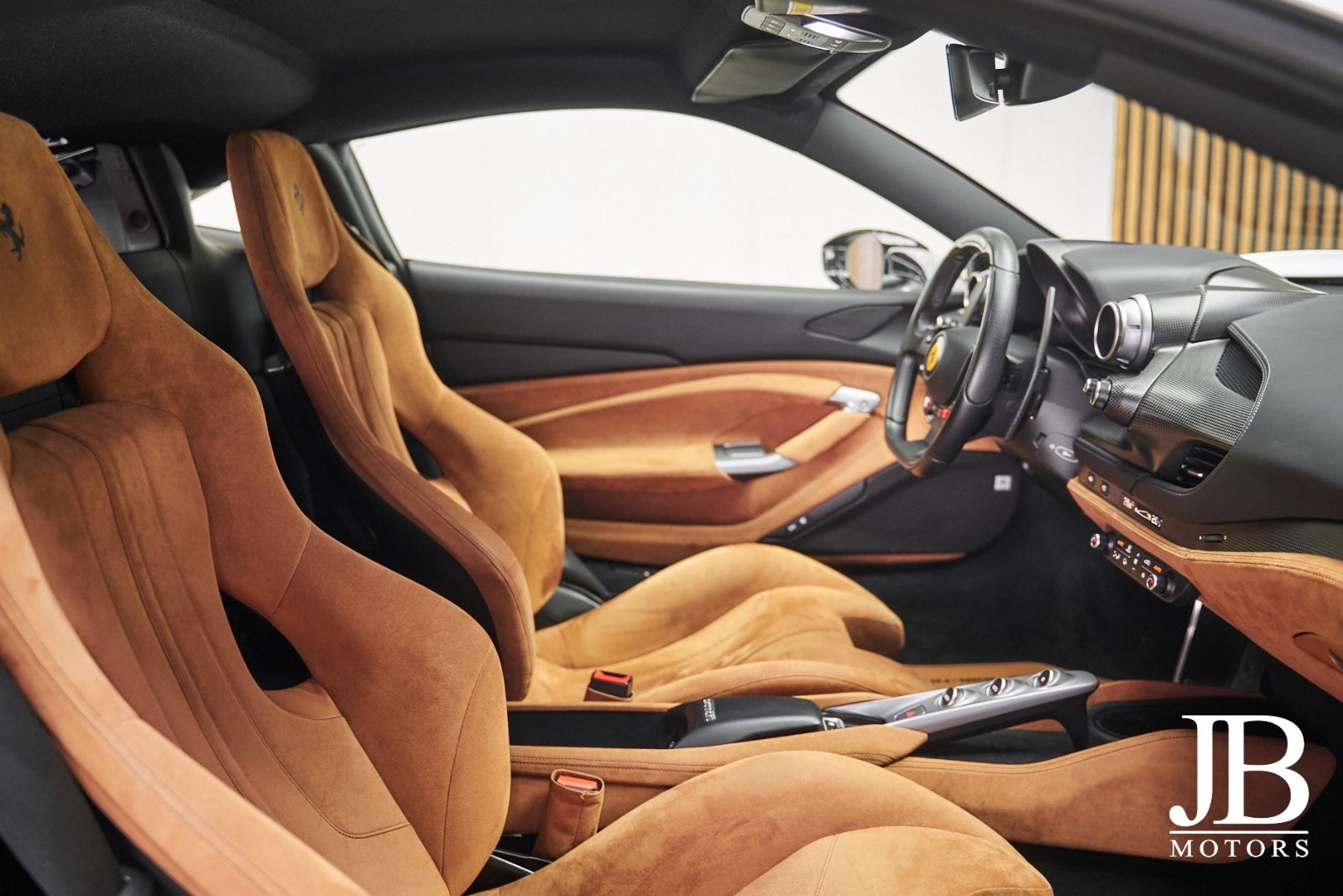 Fahrzeugabbildung Ferrari F8 Tributo Carbon Lift Racing Seat CarPlay