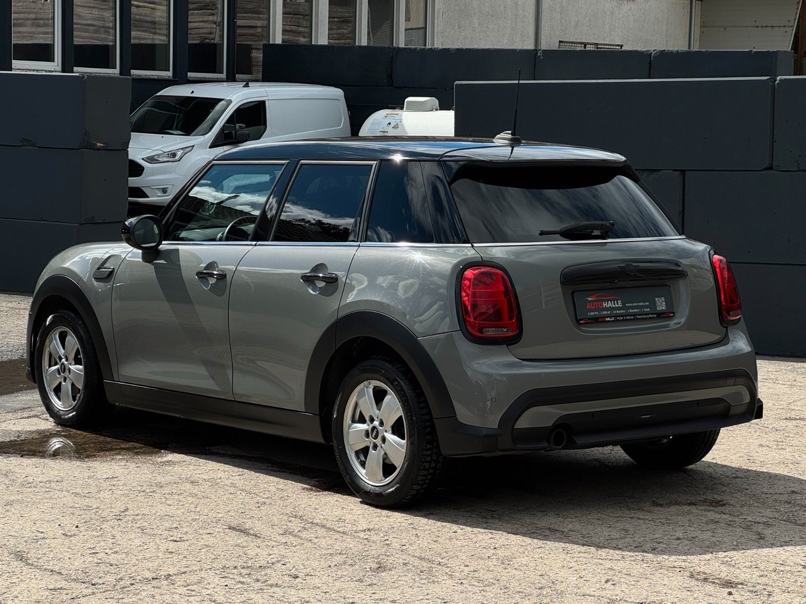 Fahrzeugabbildung MINI Cooper Auto. Essential Trim Kamera Temp. BLT