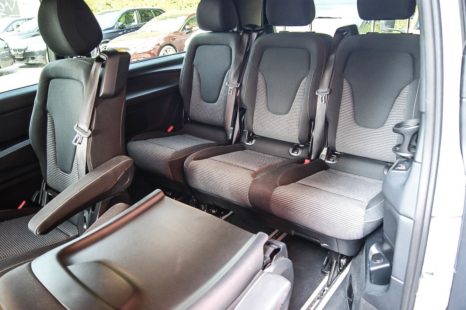 Fahrzeugabbildung Mercedes-Benz V 250 d EDITION lang MBUX 7-SITZE IQ-LED KAMERA