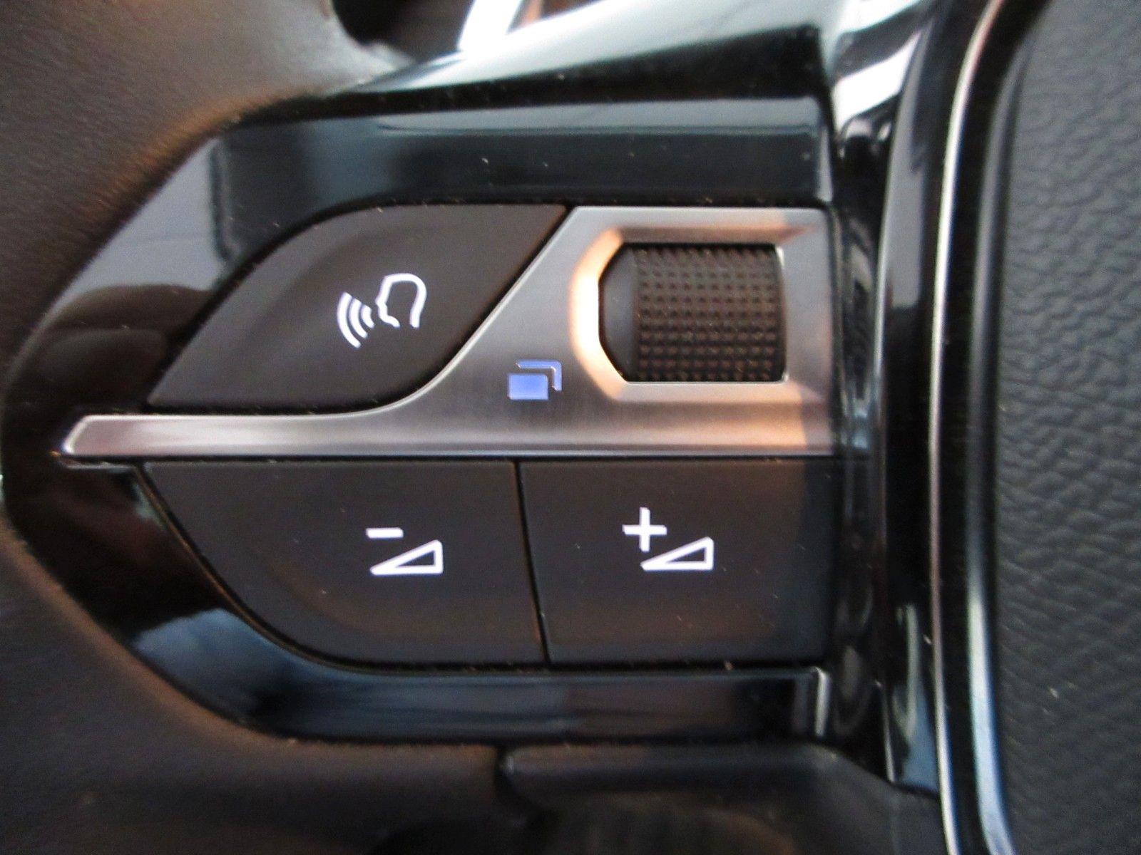 Fahrzeugabbildung Peugeot 208 Active Pack 1.2T LED/NAVI/SHZ/PDC/ALU