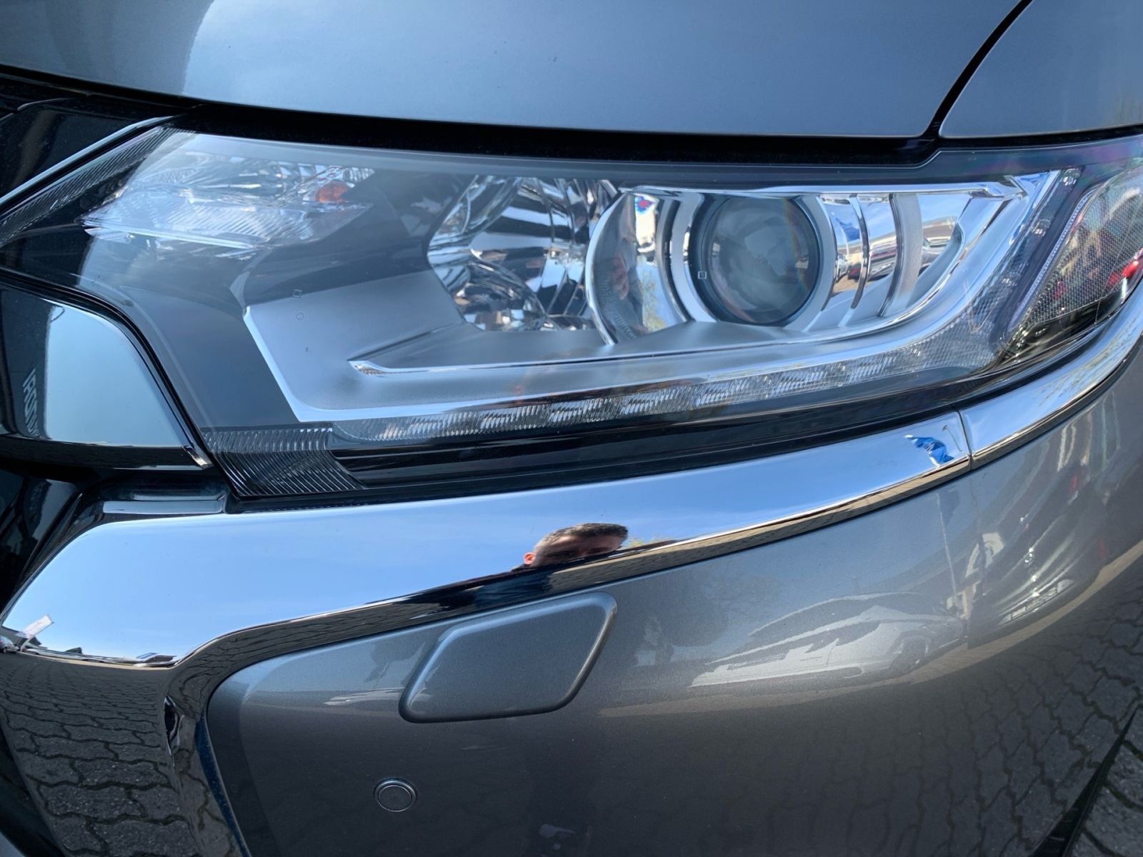 Fahrzeugabbildung Mitsubishi Outlander 2.4 PHEV Plug-in Hybrid Basis Spirit 4